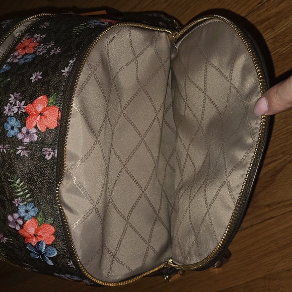 Backpack - Picture 4 of 5